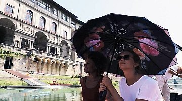 Romantische Tour durch Florenz bei Sonnenuntergang mit einer traditionellen Gondel ❒ Italy Tickets