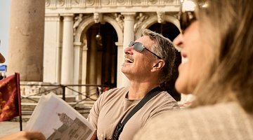 Vip Semi Private Venice Walking Tour z przejażdżką gondolą i tradycyjnym spritzem ❒ Italy Tickets