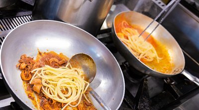 Aula particular de culinária em Palermo + passeio pelo mercado ❒ Italy Tickets