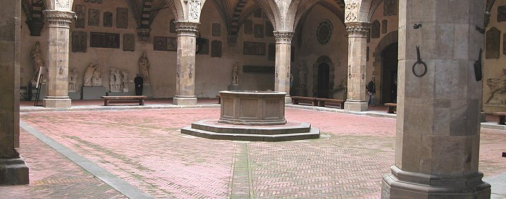 The Bargello's courtyard ❒ Italy Tickets