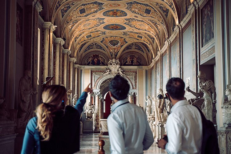 0036-Tour_Musei_Vaticani_Ridotta_mqq7od?_a=BACAEuGT